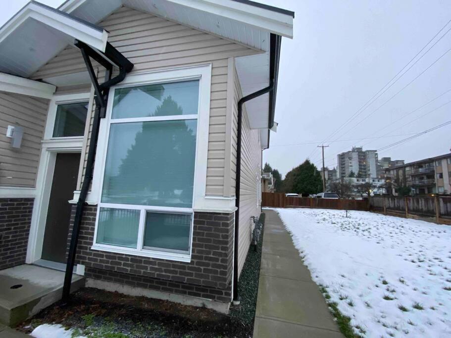 Two Bedroom Metrotown Apartment *